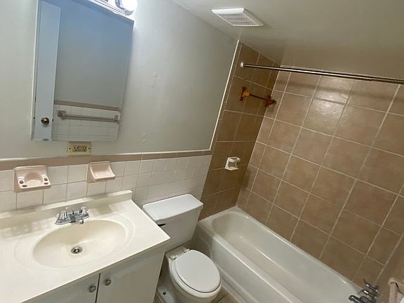 3rd image of 5608 Bloomfield Dr APT 4