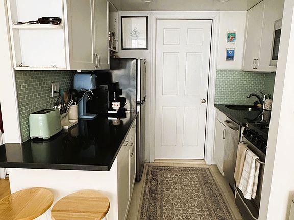 5th image of 312 W 78th St #3F