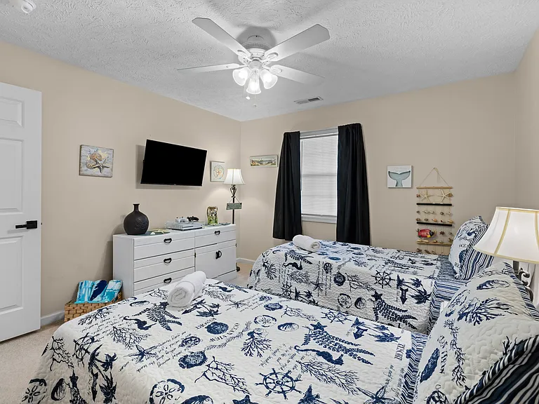 557 White River Dr #12H — Photo 42
