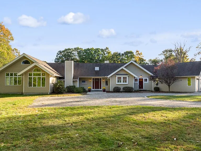 530 Flax Hill Rd — Photo 9