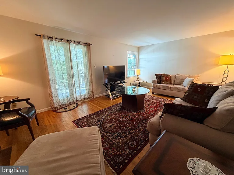 10802 Hunt Club Rd — Photo 13
