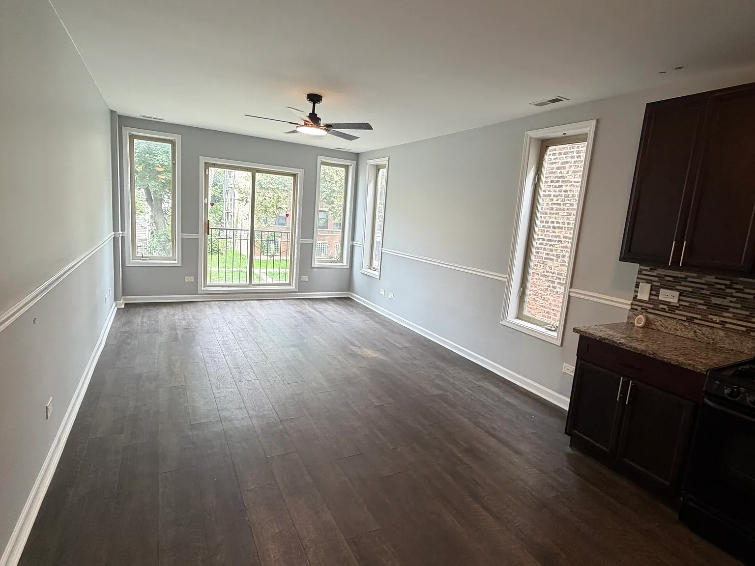 3 bed, 1200 sqft, $1,850 — Photo 1
