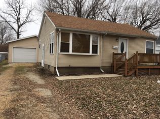 915 N Dement Ave, Dixon, IL 61021