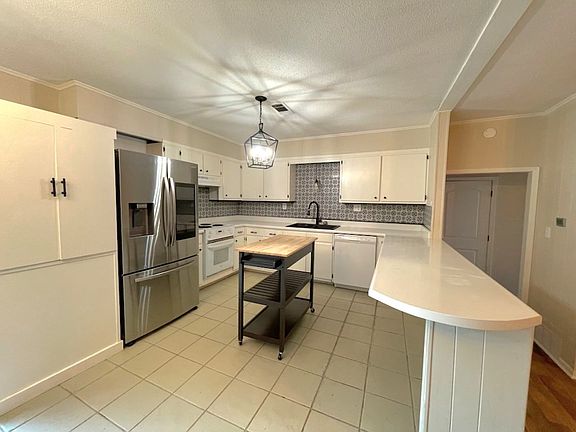 3rd image of 6871 Wallace Ln #B