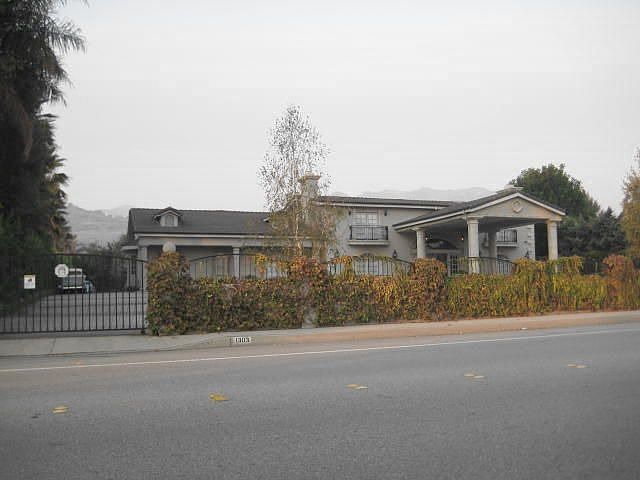 2nd image of 1303 E Sierra Madre Ave