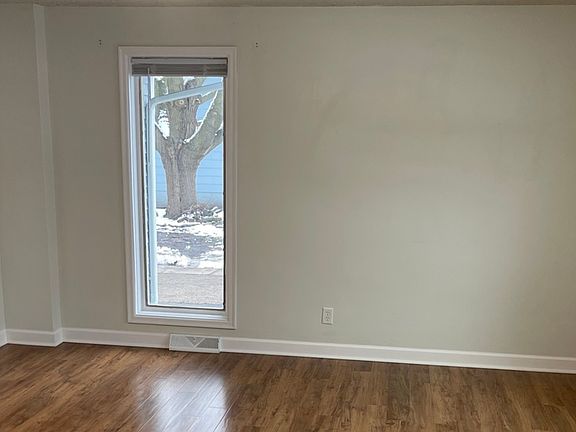 4th image of 207 13th Ave