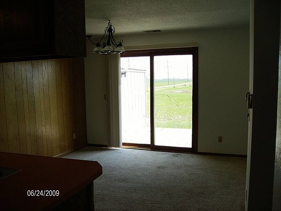 5th image of 811 Lawrence Ave