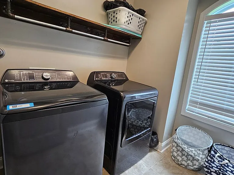 125 Navy Blue Dr — Photo 16
