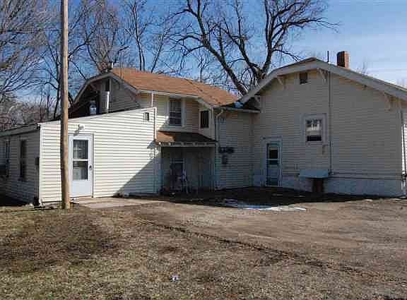 3rd image of 300 W 24th Ave