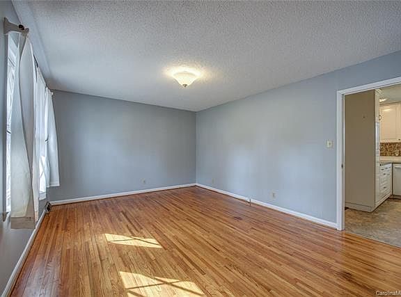 5th image of 111 Forest Dr