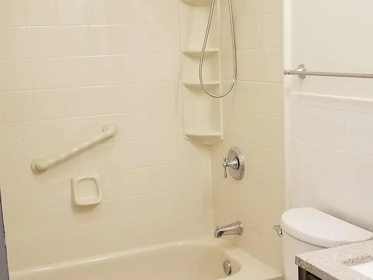 235 Henry Ave #31K — Photo 11