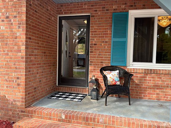 2nd image of 308 Oakwood Dr