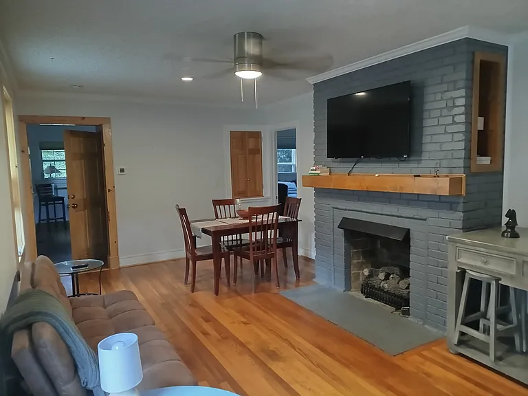 108 Hawthorne Ln — Photo 7