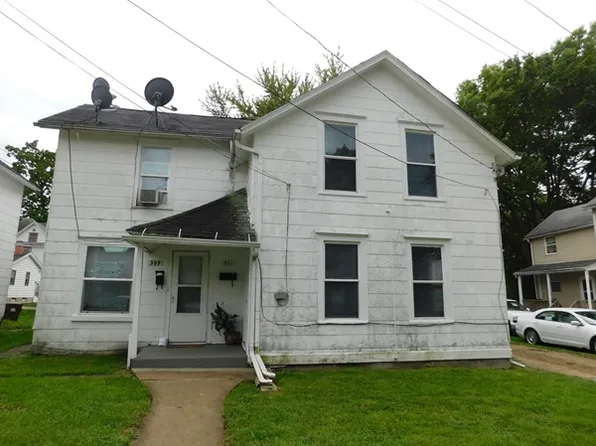311 W Elk St, Freeport, IL 61032