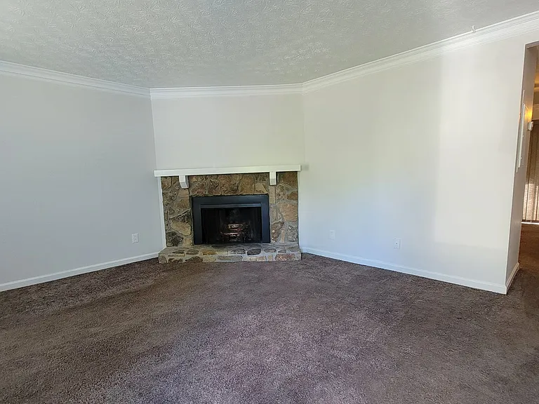 1064 Huntington Trce SE — Photo 12