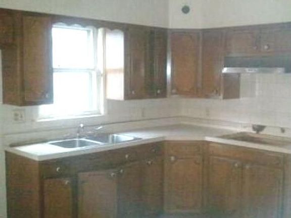 4th image of 10627 S Avenue H