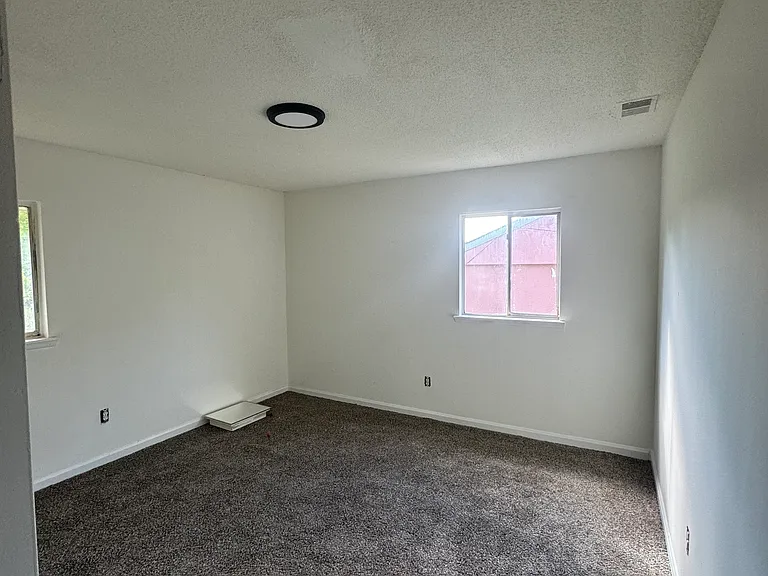 927 Garden St — Photo 3