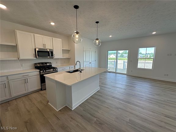 4th image of 2981 McIntosh Dr NE