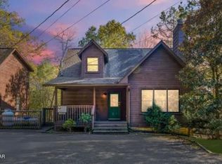 448 Silver Maple Ln, Gatlinburg, TN 37738