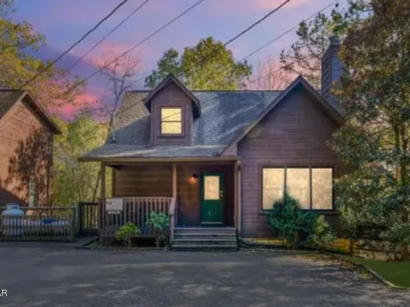 448 Silver Maple Ln, Gatlinburg, TN 37738