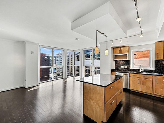 4th image of 1025 1st St SE APT 906