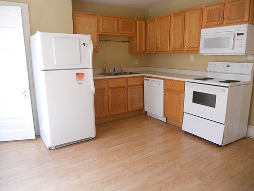 3rd image of 1310 Wealthy St SE #2