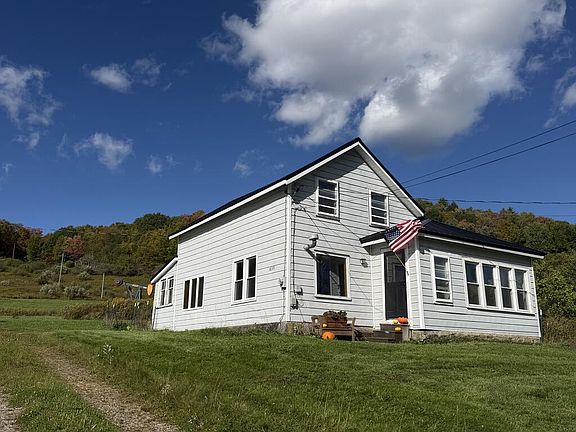3rd image of 1639 Eleven Mile Rd
