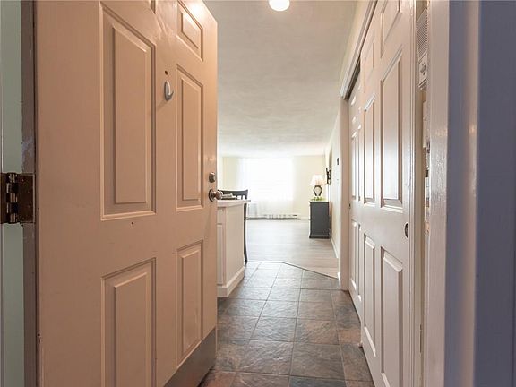 4th image of 201 Woodlawn Ave APT 103