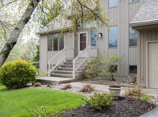 735 Bridle Ridge Rd, Eagan, MN 55123