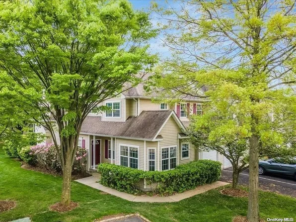 11 Deer Valley Drive #11, Nesconset, NY 11767