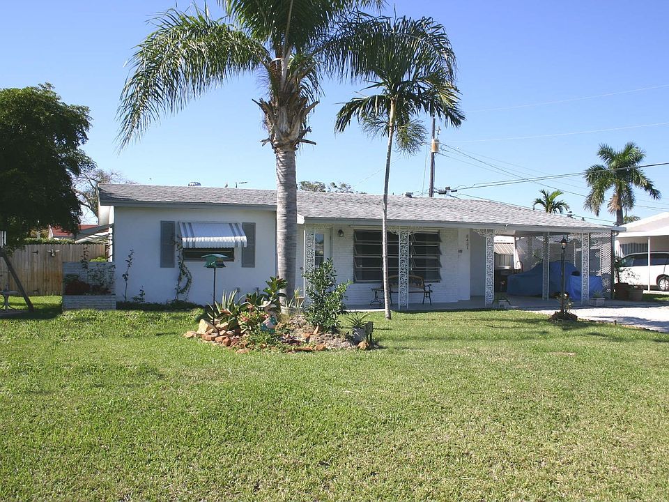 Nicely Landscaped yard, home situated on a deadend street