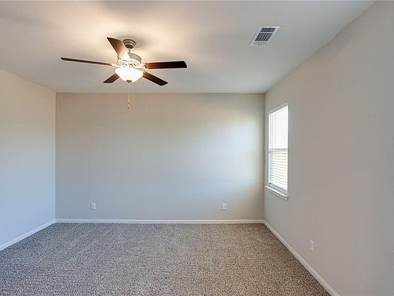 4th image of 520 Republic Dr