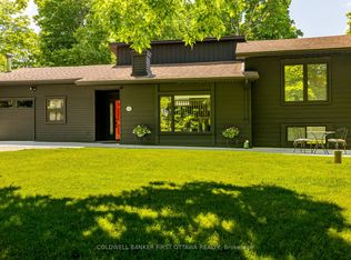 6779 Roger Stevens Dr, Montague, ON K7A 4S6