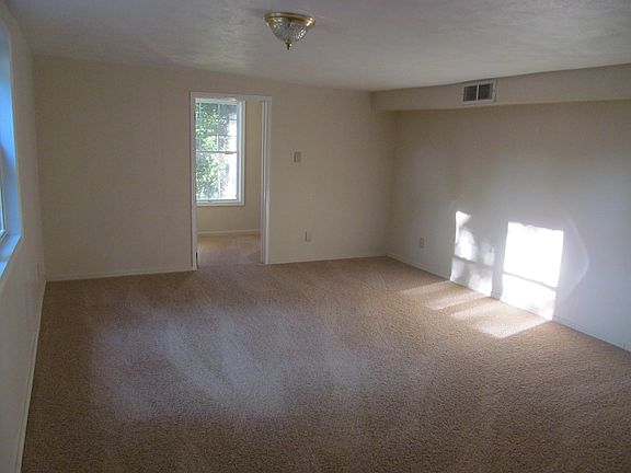 3rd image of 1820 Oak Park Dr