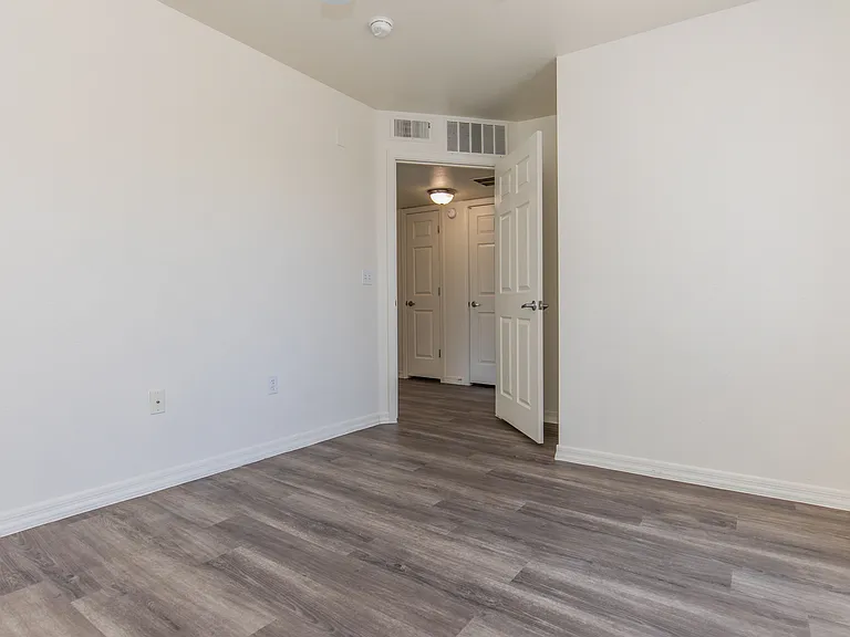 Indigo Pointe Apartments — Photo 34