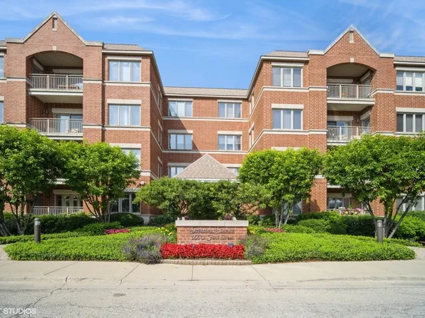 1660 1st St APT 303, Highland Park, IL 60035