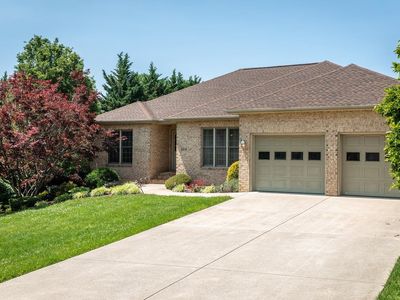 305 Confederacy Dr, Penn Laird, VA, 22846