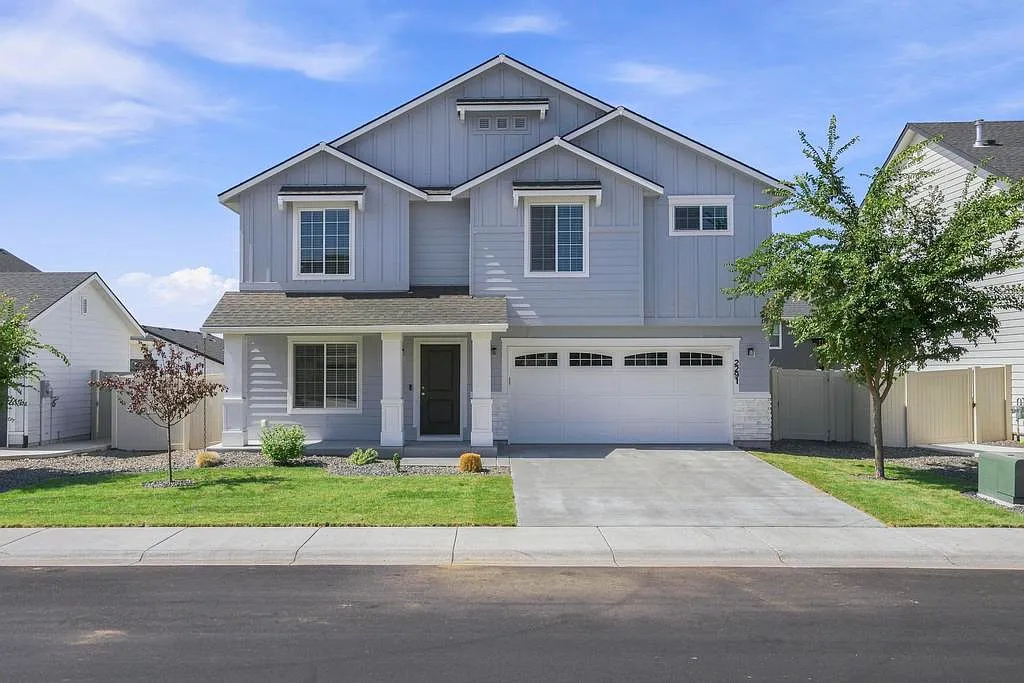 4 bed, 2.5 bath, 2625 sqft, $2,995 — Photo 1