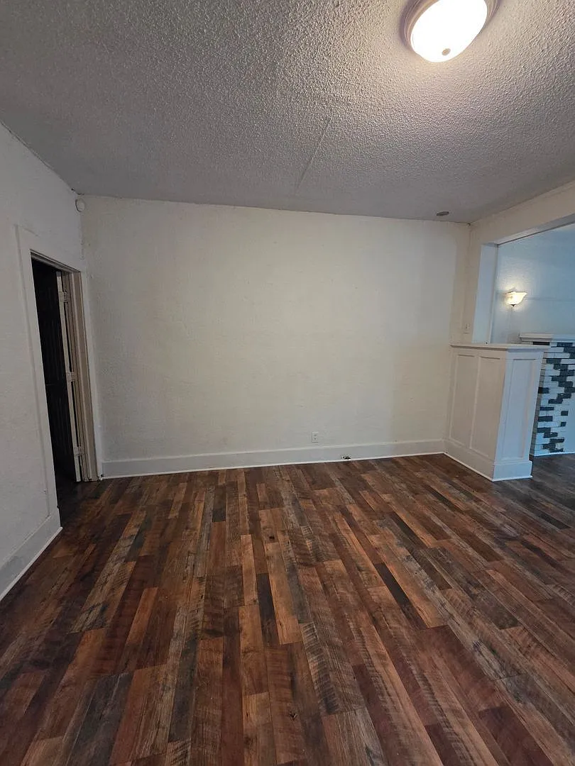 112 E Britain Ave — Photo 4