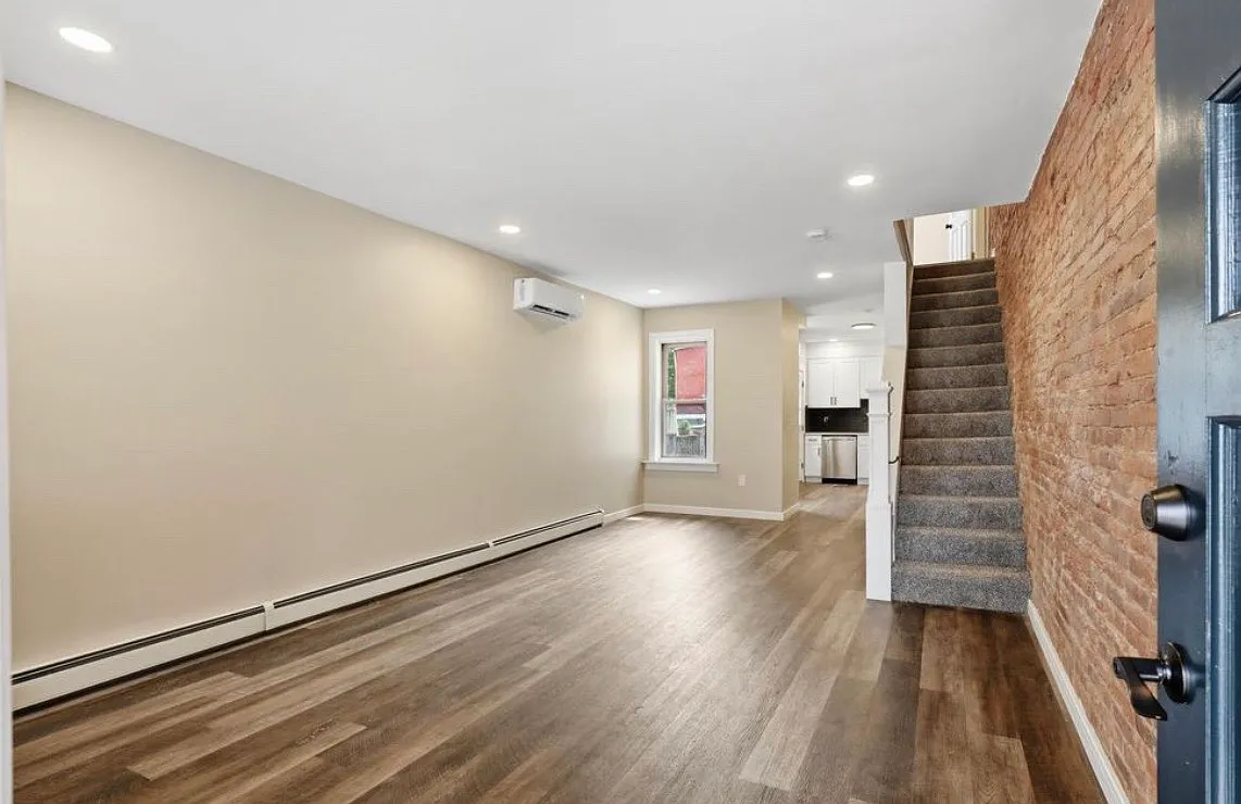 2 bed, 1064 sqft, $1,950 — Photo 2
