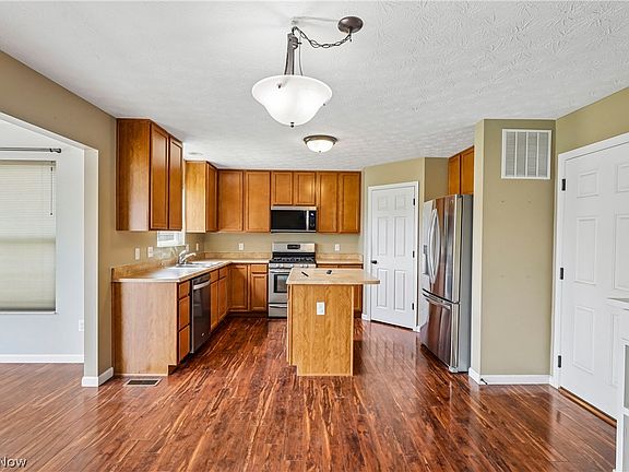 4th image of 5028 Dayflower Dr