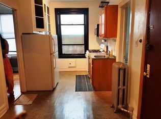 3270 33rd St APT 2R, Astoria, NY 11106