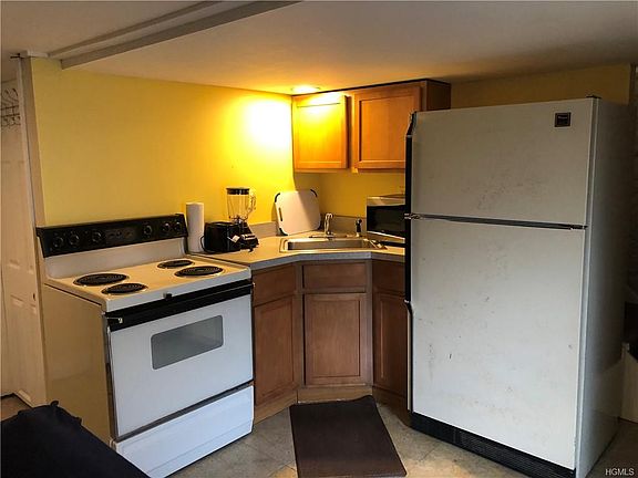 2nd image of 165 Ward St #3