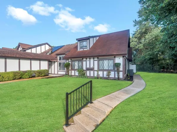 6 Amesworth Court, Middle Island, NY 11953