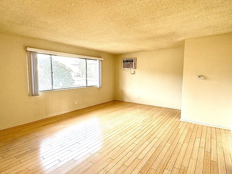 2335 Florencita Ave #6 — Photo 2