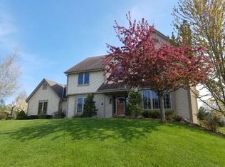N67W13661 Daylily Dr, Menomonee Falls, WI 53051