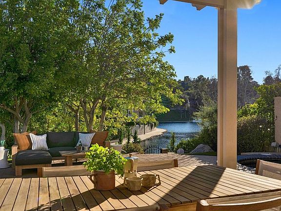 2nd image of 4724 Park Jacaranda