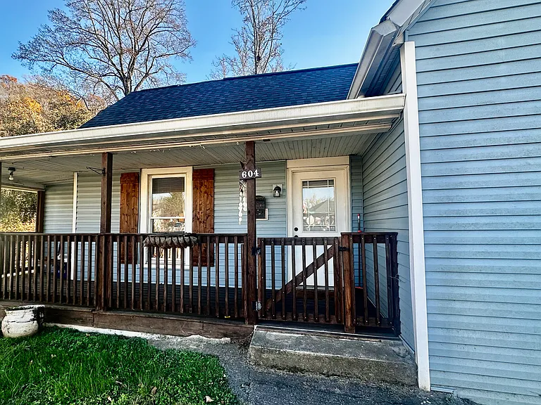 604 Augusta Ave — Photo 2