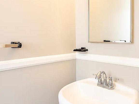 5th image of 2177 W 25th St APT 7