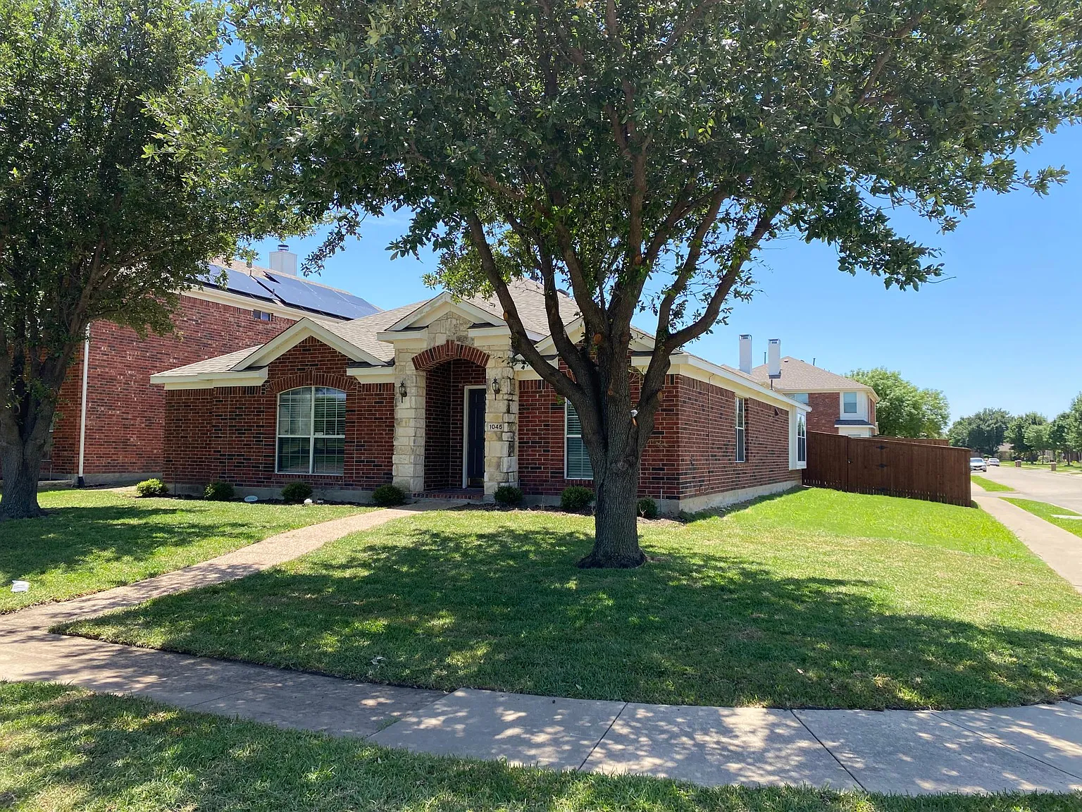 4 bed, 2236 sqft, $2,400 — Photo 2